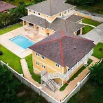 Grove Suites